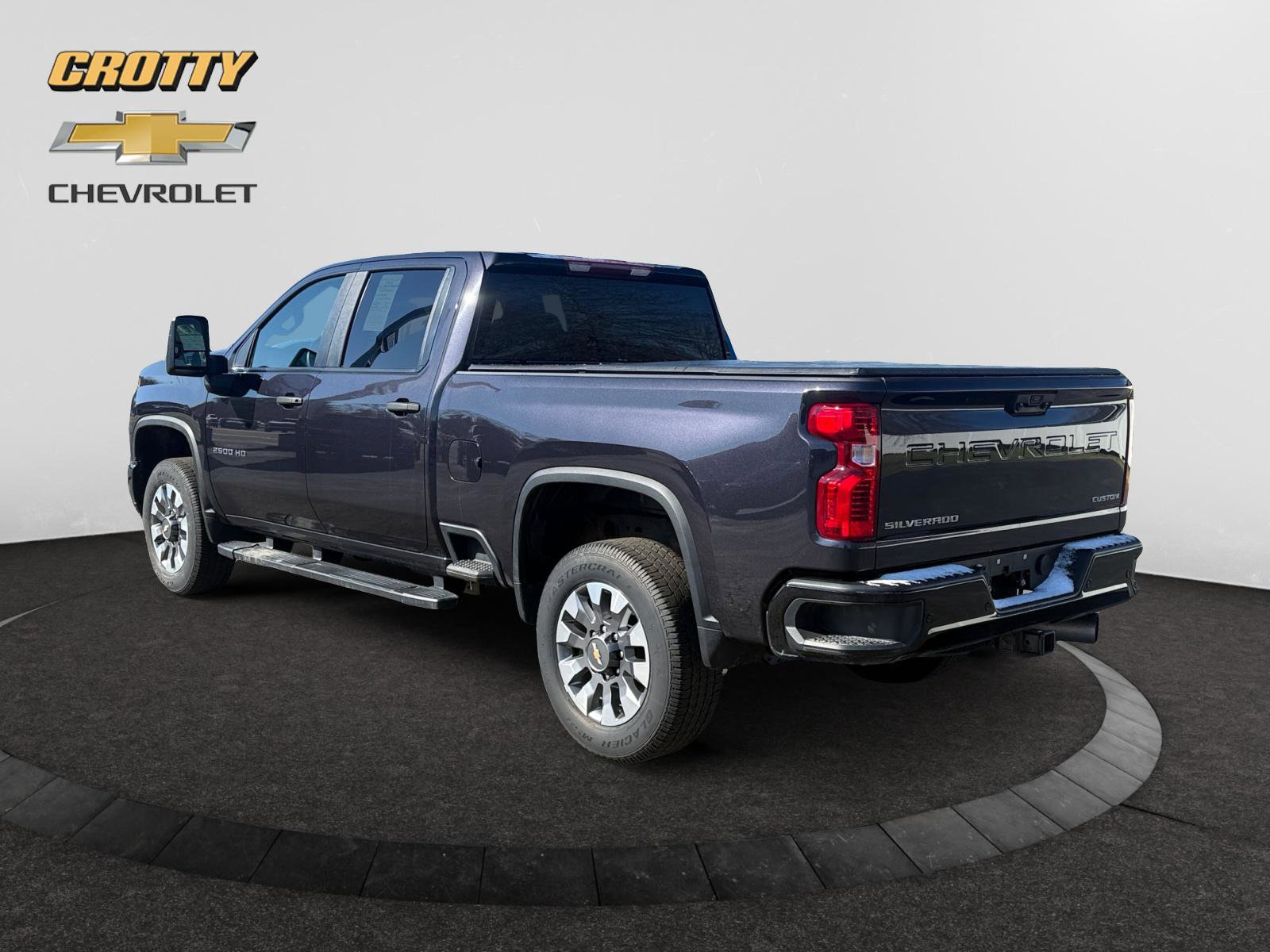 Used 2024 Chevrolet Silverado 2500 Custom w/ Custom Value Package image 3