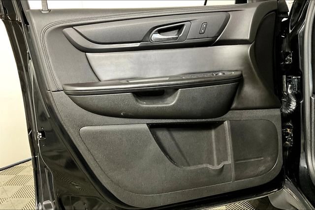 Used 2017 Chevrolet Traverse LT image 21