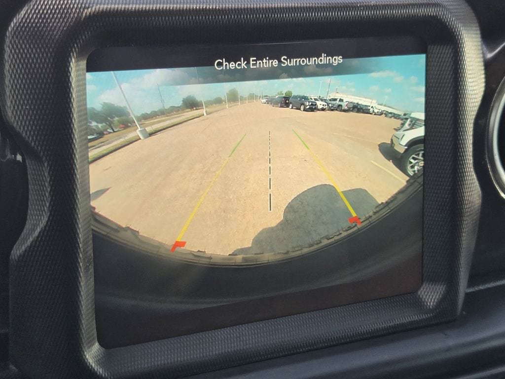 Used 2020 Jeep Wrangler Unlimited Sahara AWD/4WD image 18