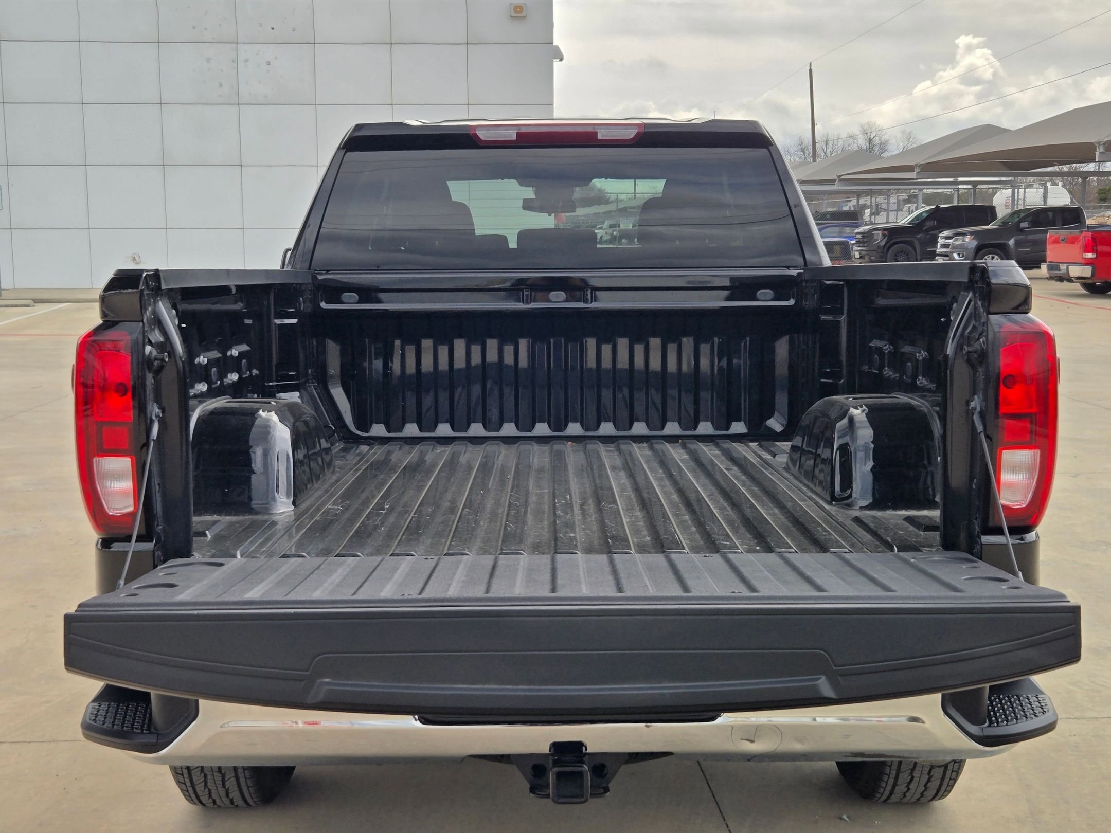 Certified 2025 GMC Sierra 1500 Pro w/ Pro Value Package image 26