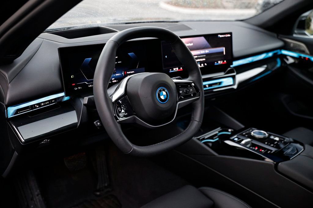 Certified 2025 BMW i5 xDrive40 w/ Premium Package image 22