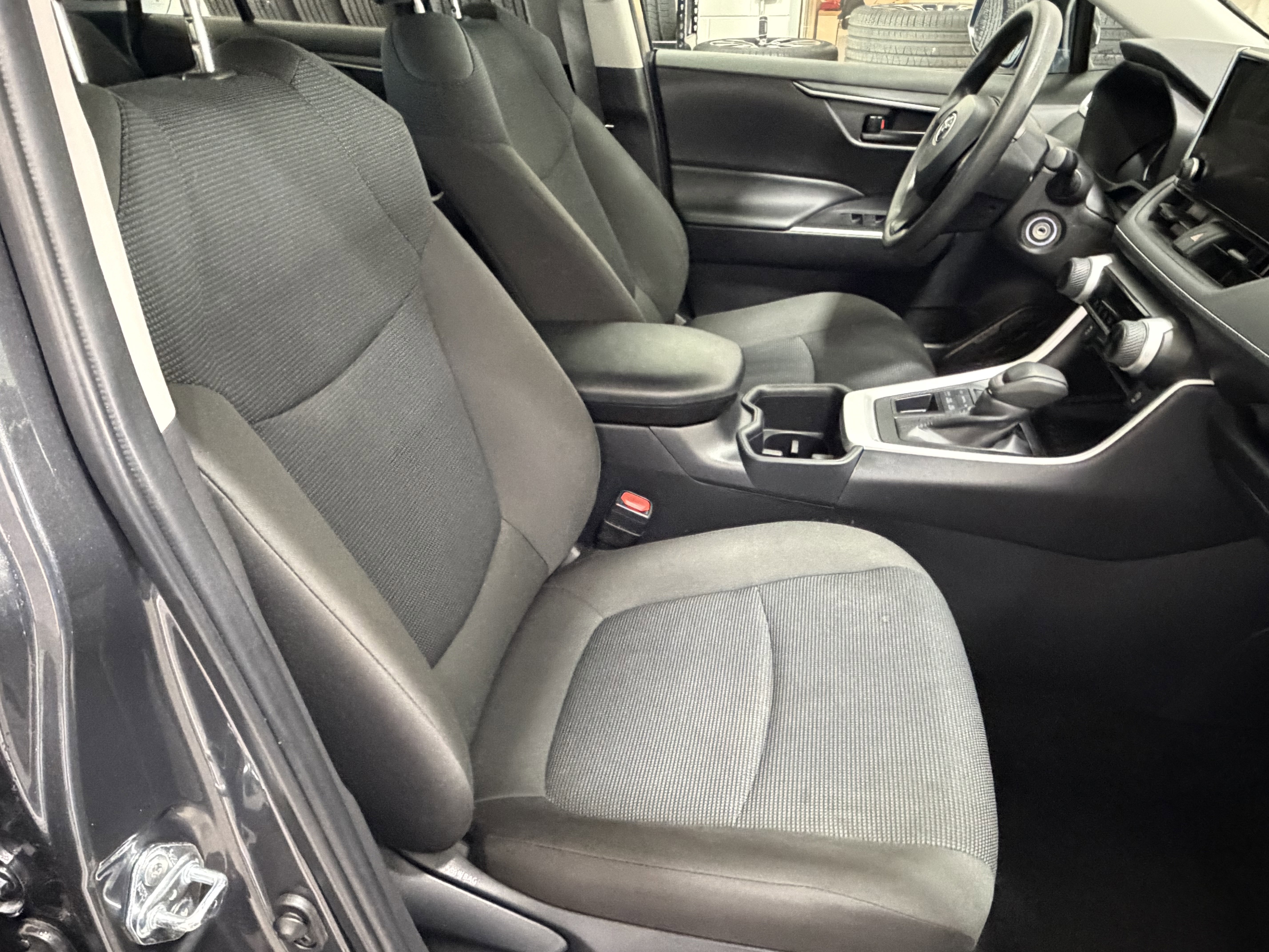 Used 2025 Toyota RAV4 LE AWD/4WD image 24