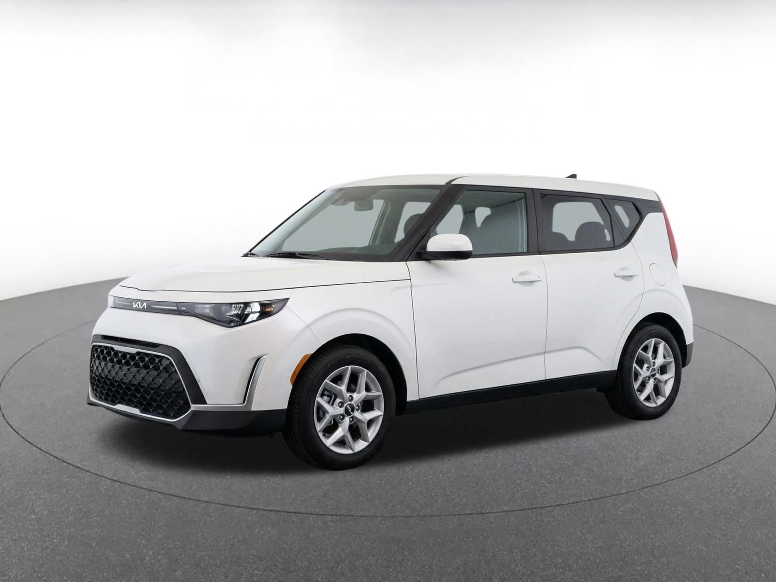 Used 2025 Kia Soul LX w/ LX Technology Package FWD image 3