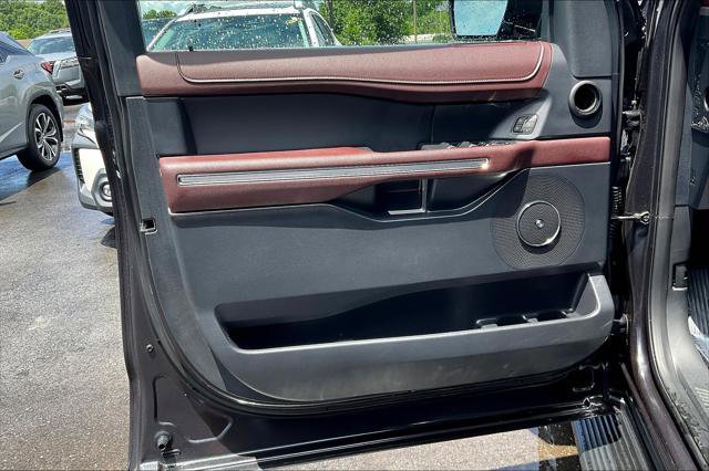 Used 2024 Ford Expedition Limited image 18