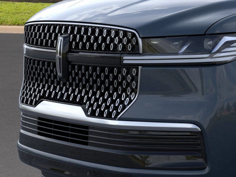 New 2026 Lincoln Navigator Premiere AWD/4WD image 17