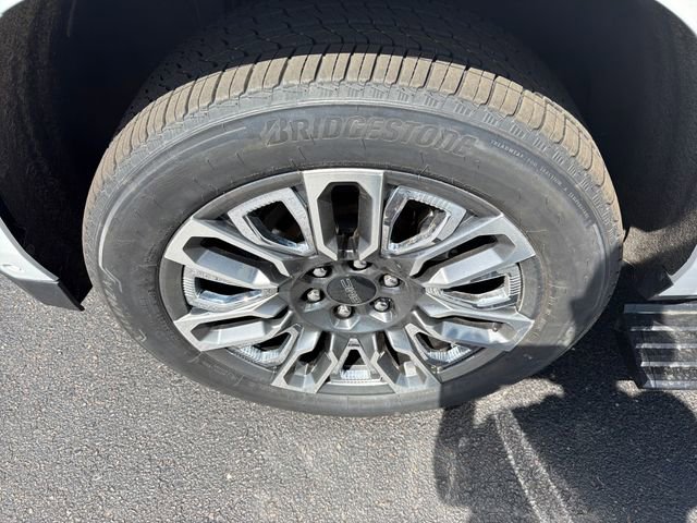 Used 2024 GMC Yukon XL Denali Ultimate AWD/4WD image 32