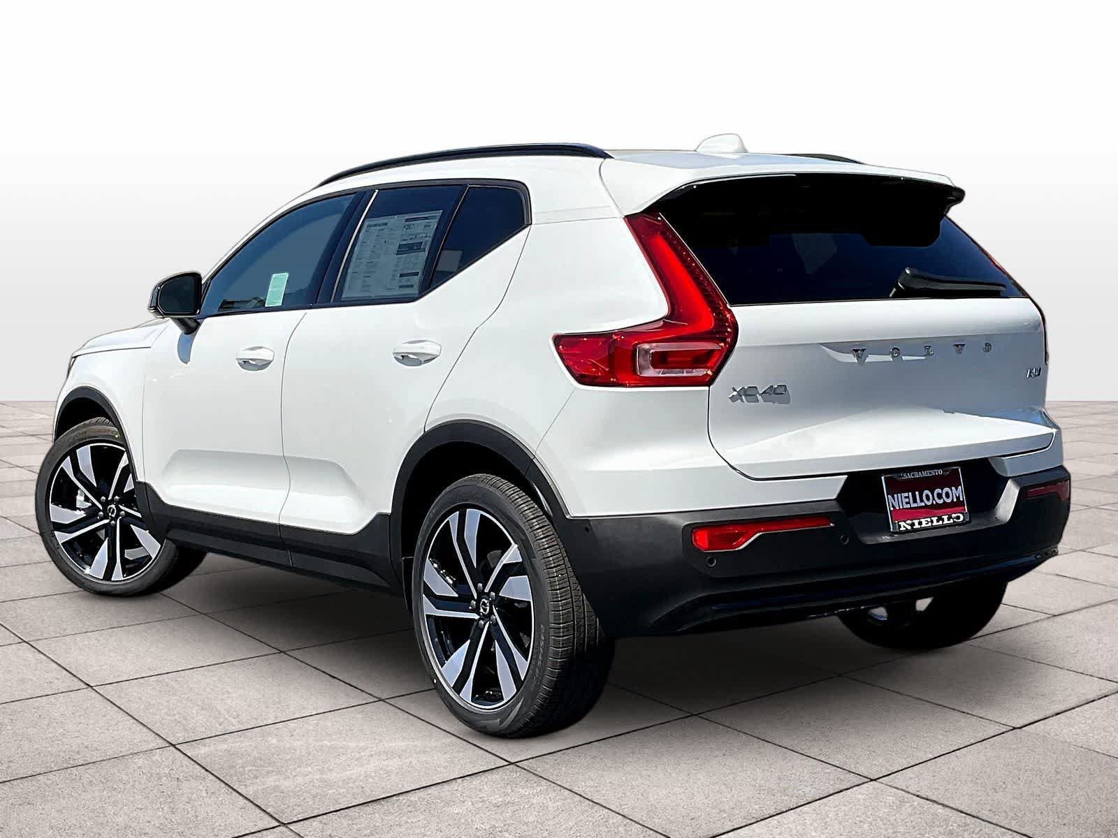 New 2026 Volvo XC40 B5 Ultra w/ Climate Package AWD/4WD image 3