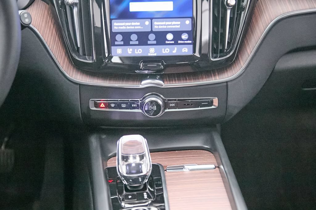 Certified 2023 Volvo XC60 B6 Ultimate w/ Climate Package AWD/4WD image 31
