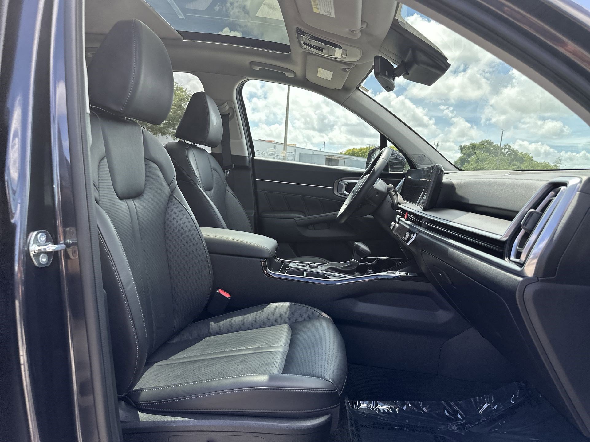 Certified 2025 Kia Sorento SX FWD image 26