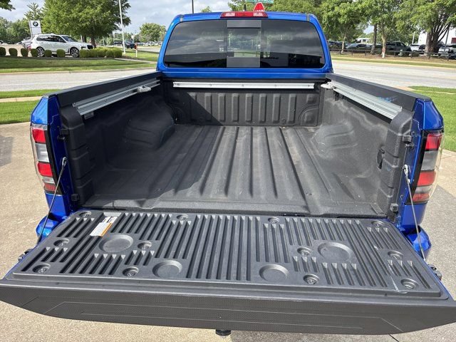 Used 2025 Nissan Frontier SV w/ SV Convenience Package RWD image 6