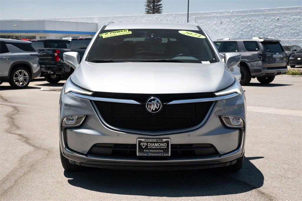 Used 2024 Buick Enclave Essence w/ Sport Touring Edition FWD image 2