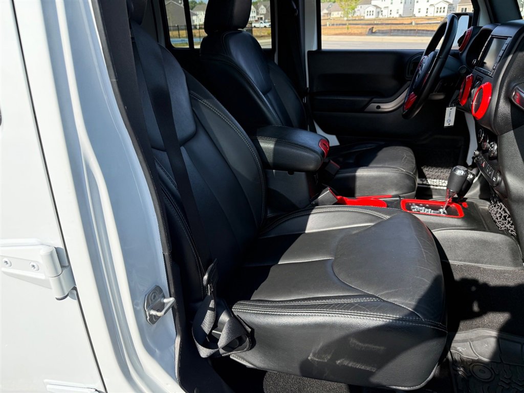 Used 2018 Jeep Wrangler Unlimited Sahara image 27