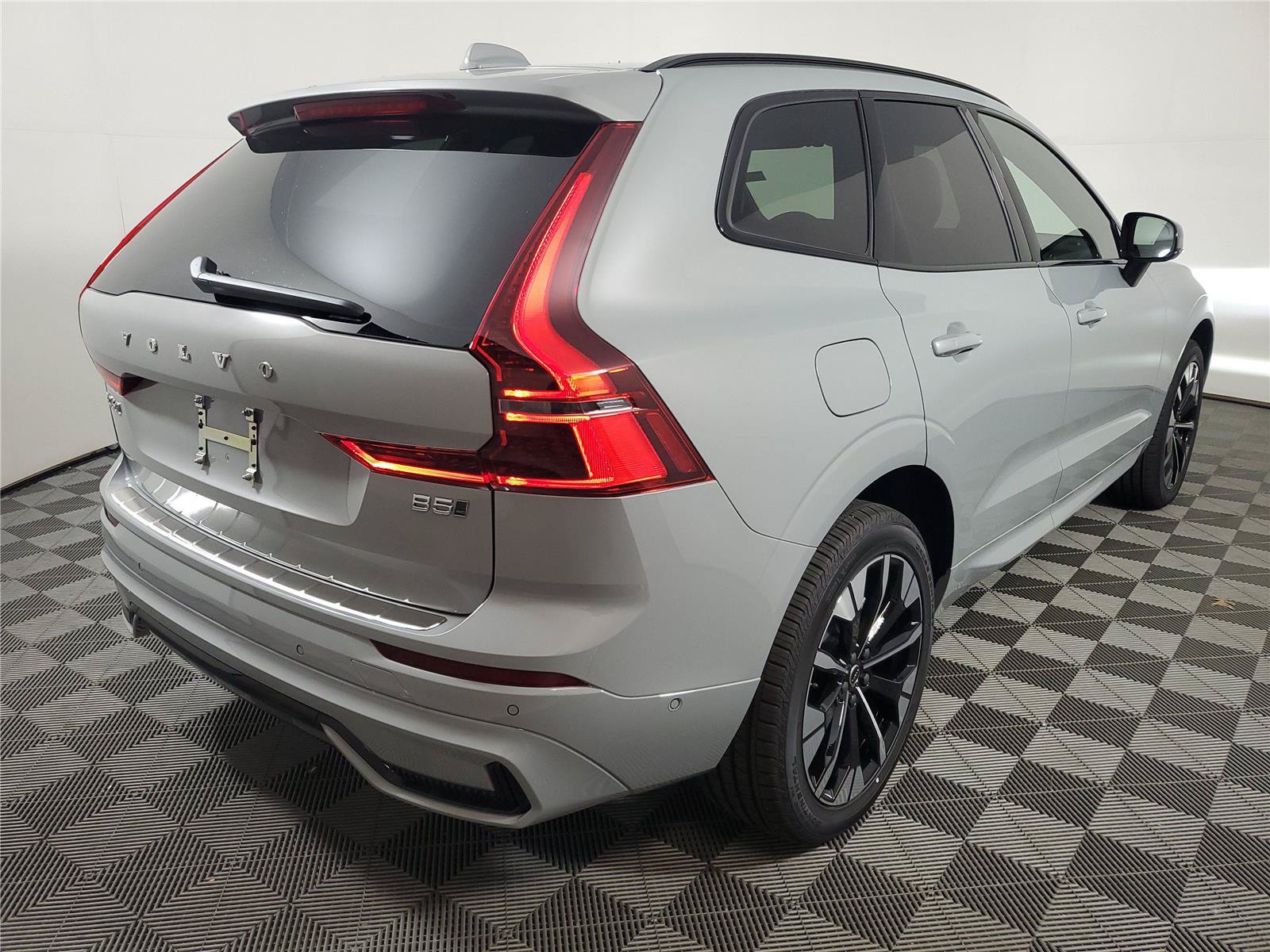New 2026 Volvo XC60 B5 Plus w/ Protection Package Premier AWD/4WD image 6