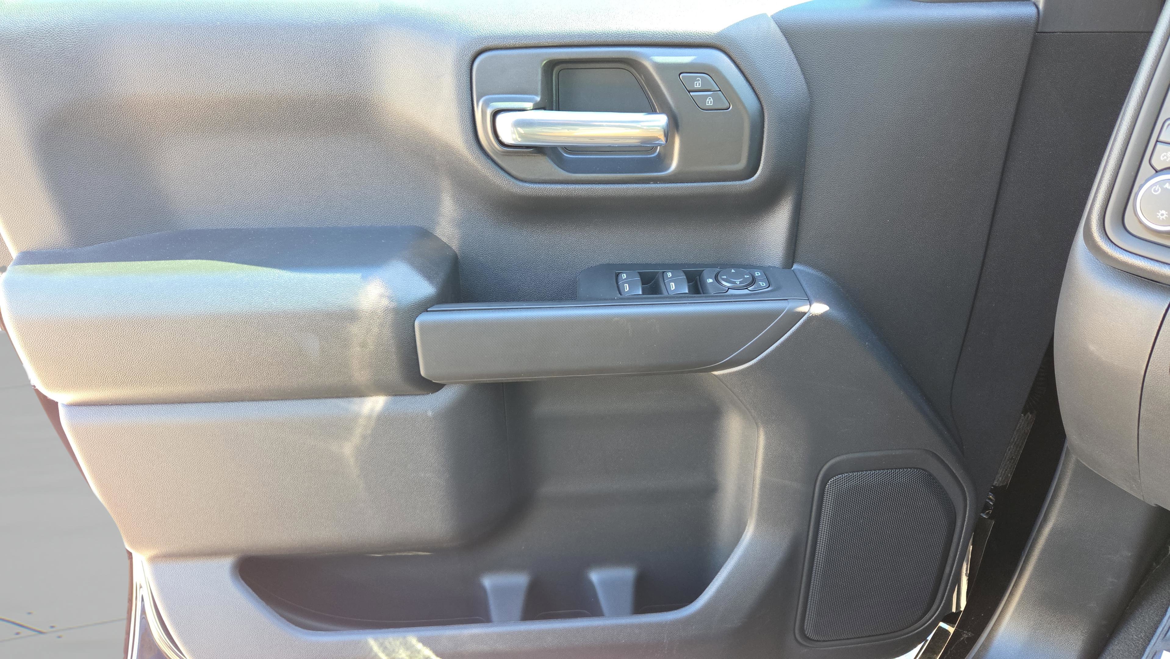 New 2026 Chevrolet Silverado 1500 Custom Trail Boss w/ Dark Appearance Package image 17