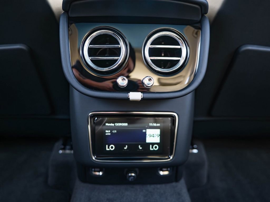 Used 2025 Bentley Bentayga image 23