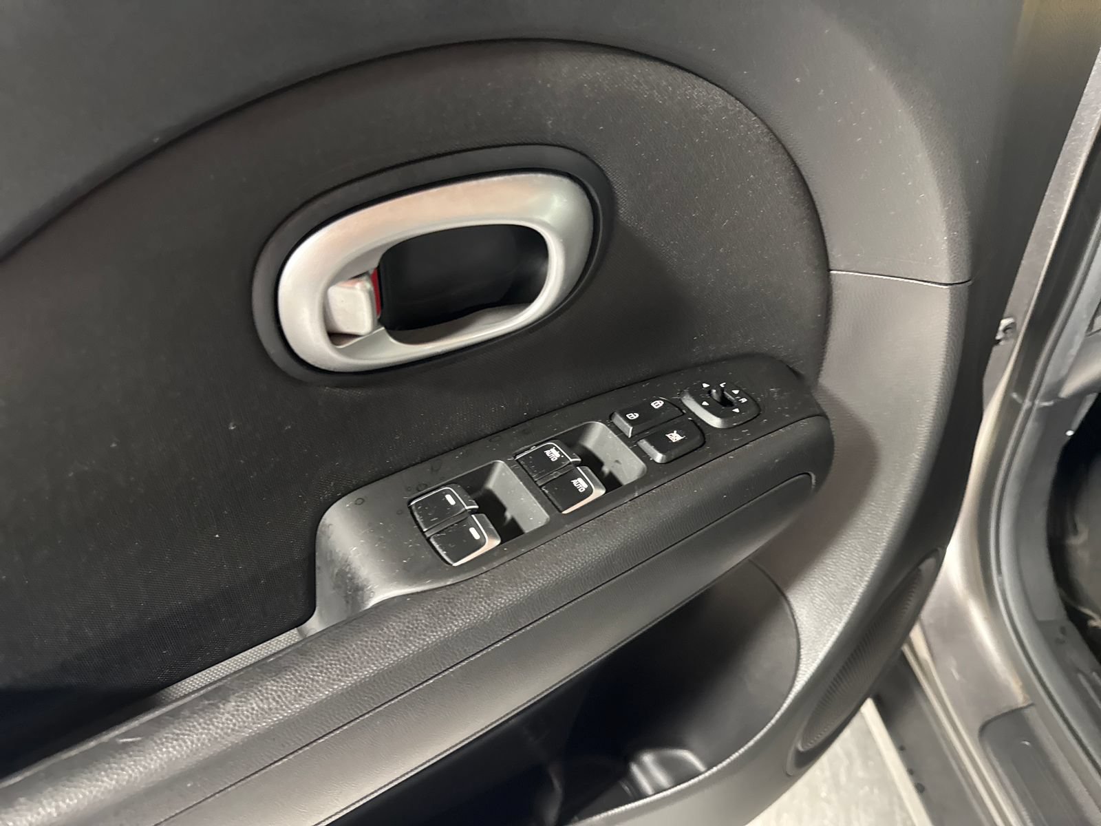 Used 2017 Kia Soul + FWD image 16