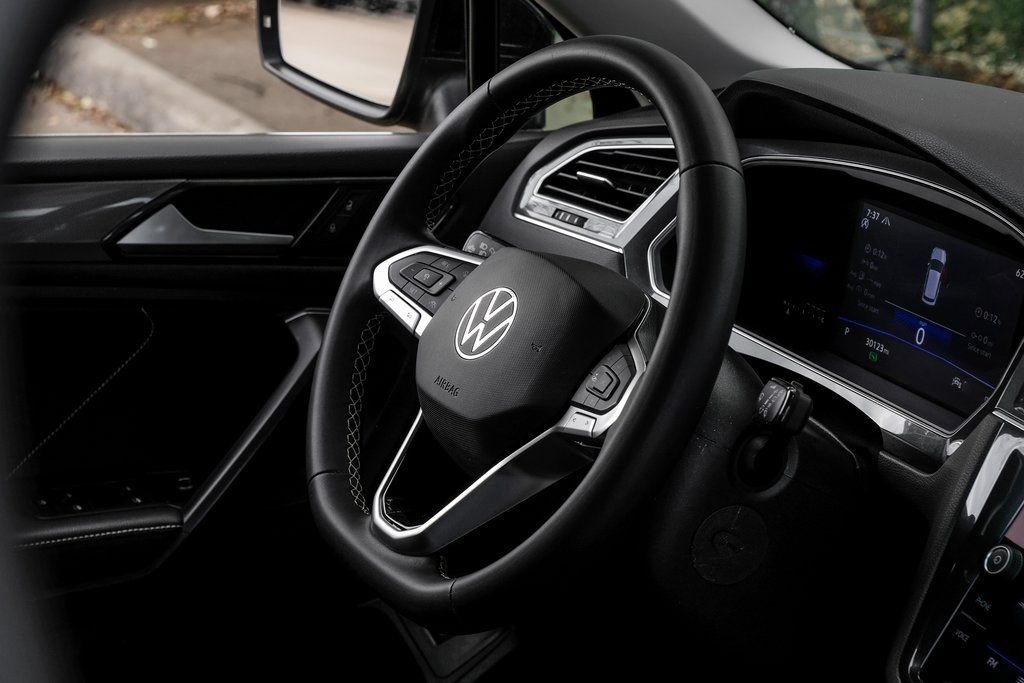 Used 2022 Volkswagen Tiguan SE image 25