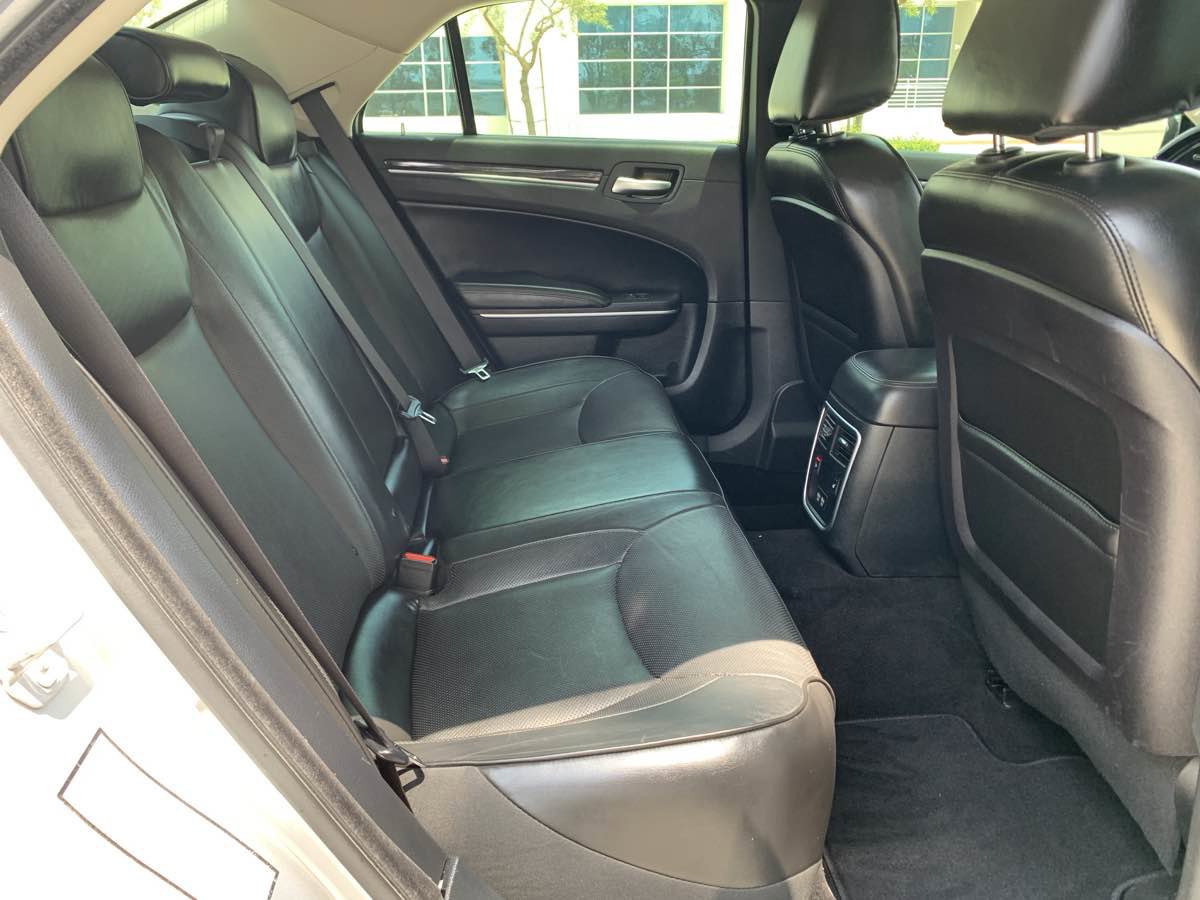 Used 2020 Chrysler 300 Limited image 24