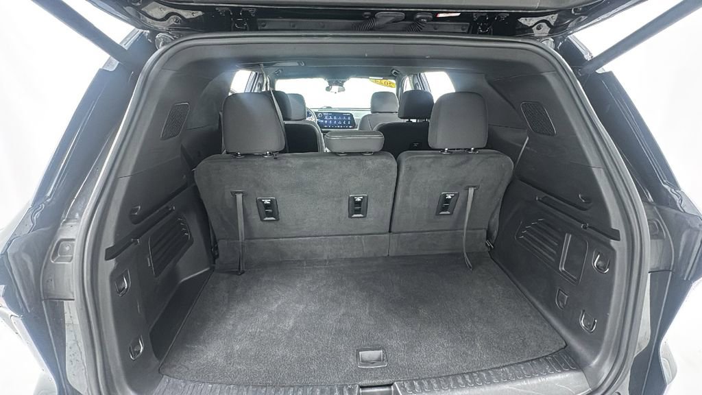 Used 2024 Chevrolet Traverse LT image 16