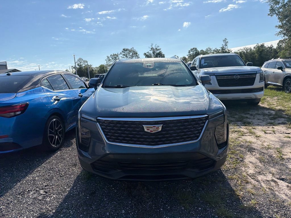 Used 2024 Cadillac XT4 Luxury FWD image 2