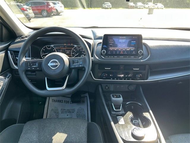 Used 2024 Nissan Rogue SV image 14