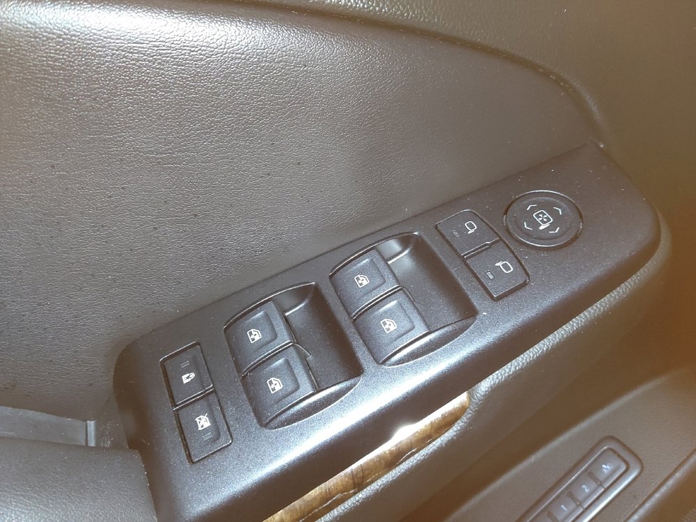 Used 2018 Chevrolet Suburban LT image 27