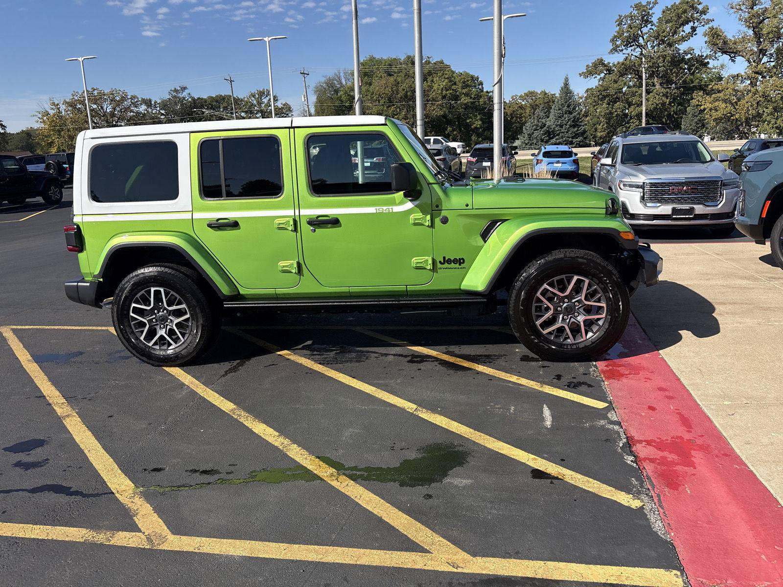 Used 2026 Jeep Wrangler Unlimited Sahara w/ Whitecap Package AWD/4WD image 4
