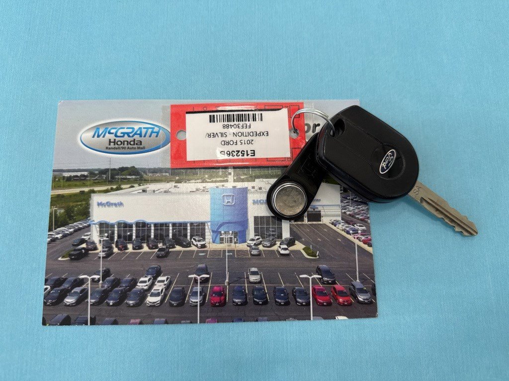 Used 2015 Ford Expedition XLT image 3