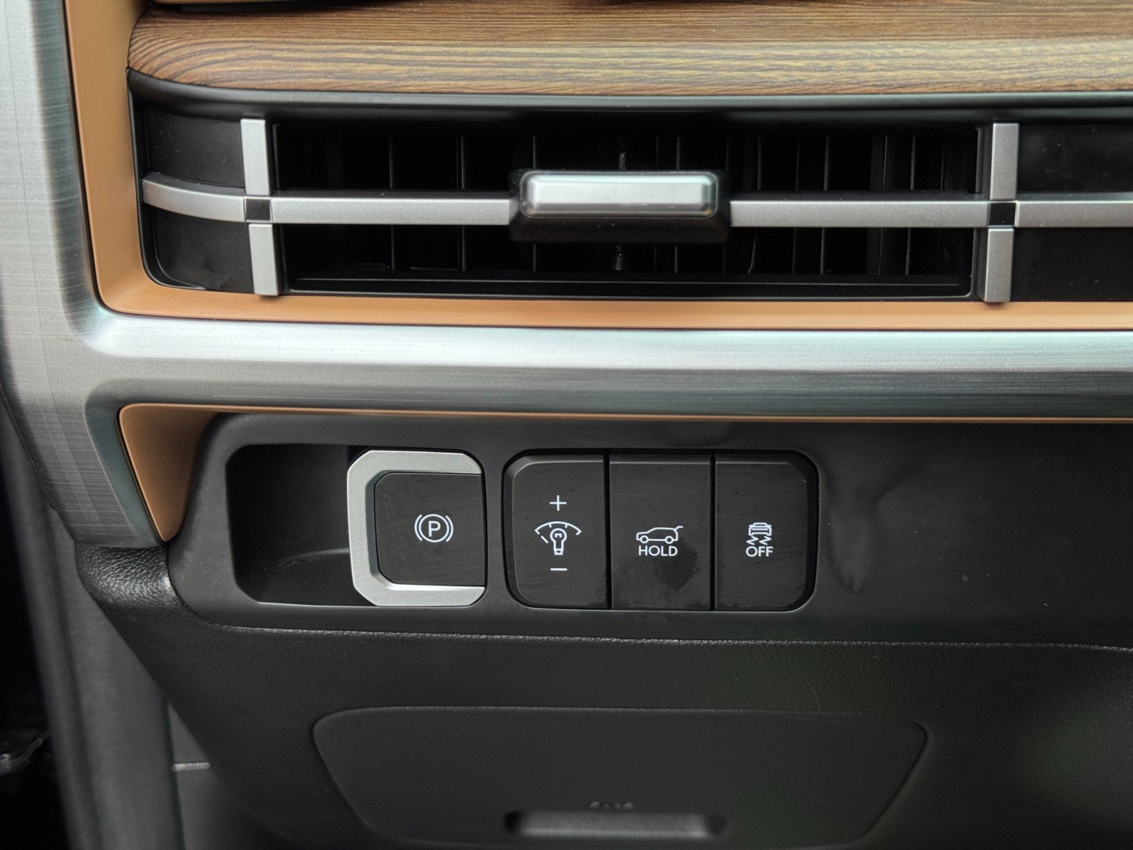 Used 2024 Hyundai Santa Fe Limited FWD image 18
