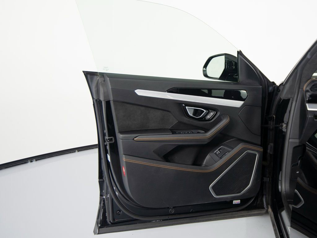 Used 2022 Lamborghini Urus image 10