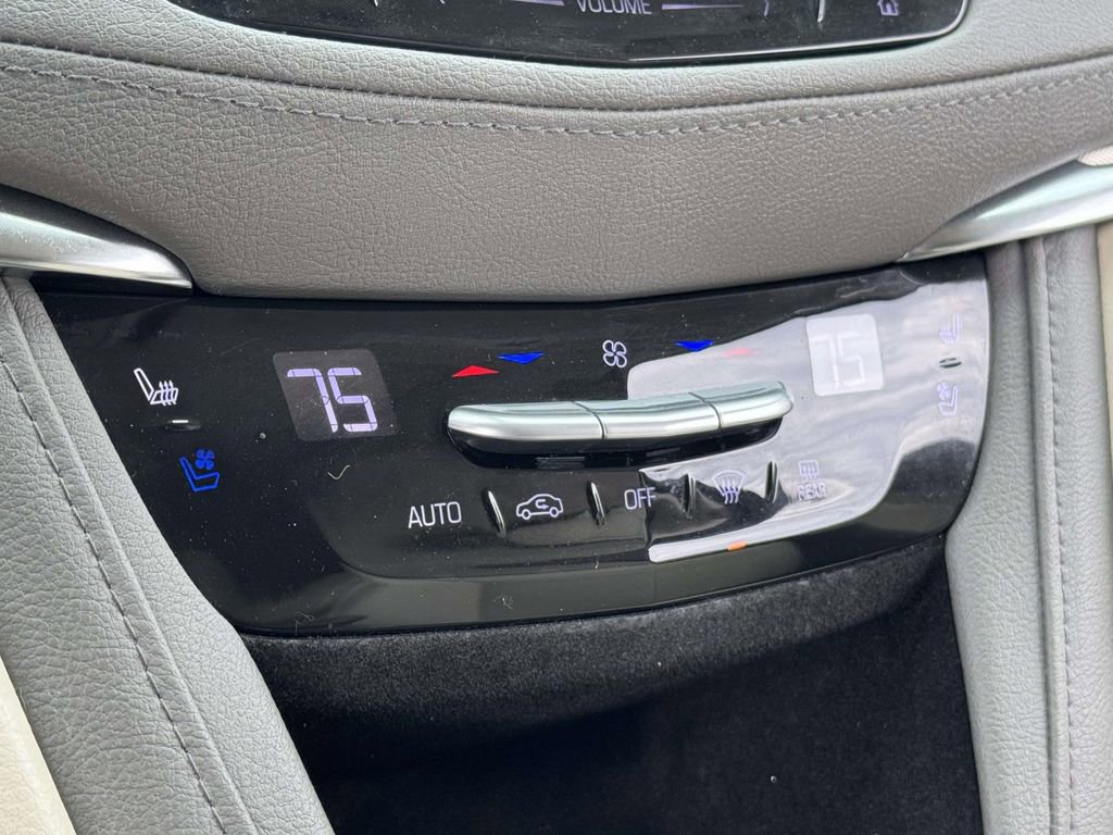 Used 2017 Cadillac XT5 Premium Luxury FWD image 21