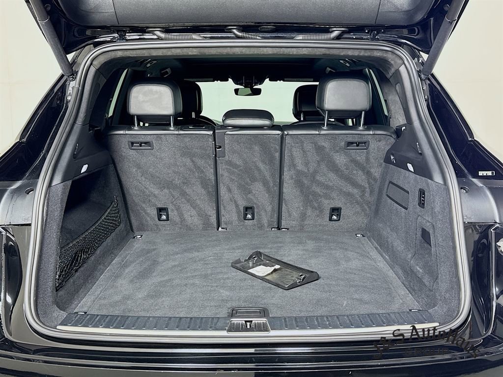 Used 2020 Porsche Cayenne Turbo w/ Assistance Package image 33