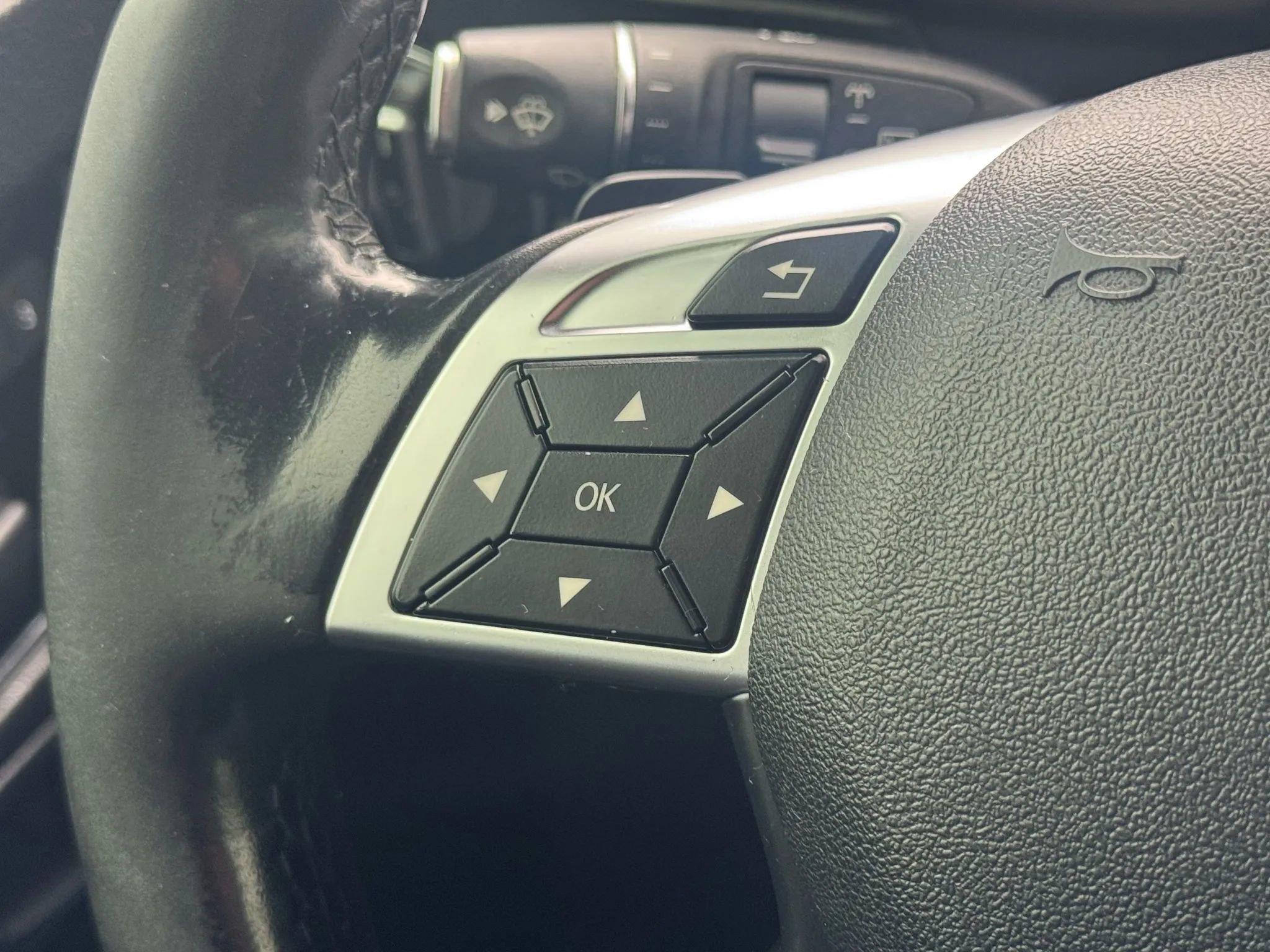 Used 2015 Mercedes-Benz G 63 AMG 4MATIC image 34