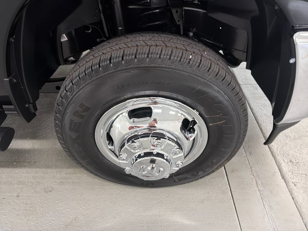 New 2026 RAM 3500 Tradesman AWD/4WD image 4