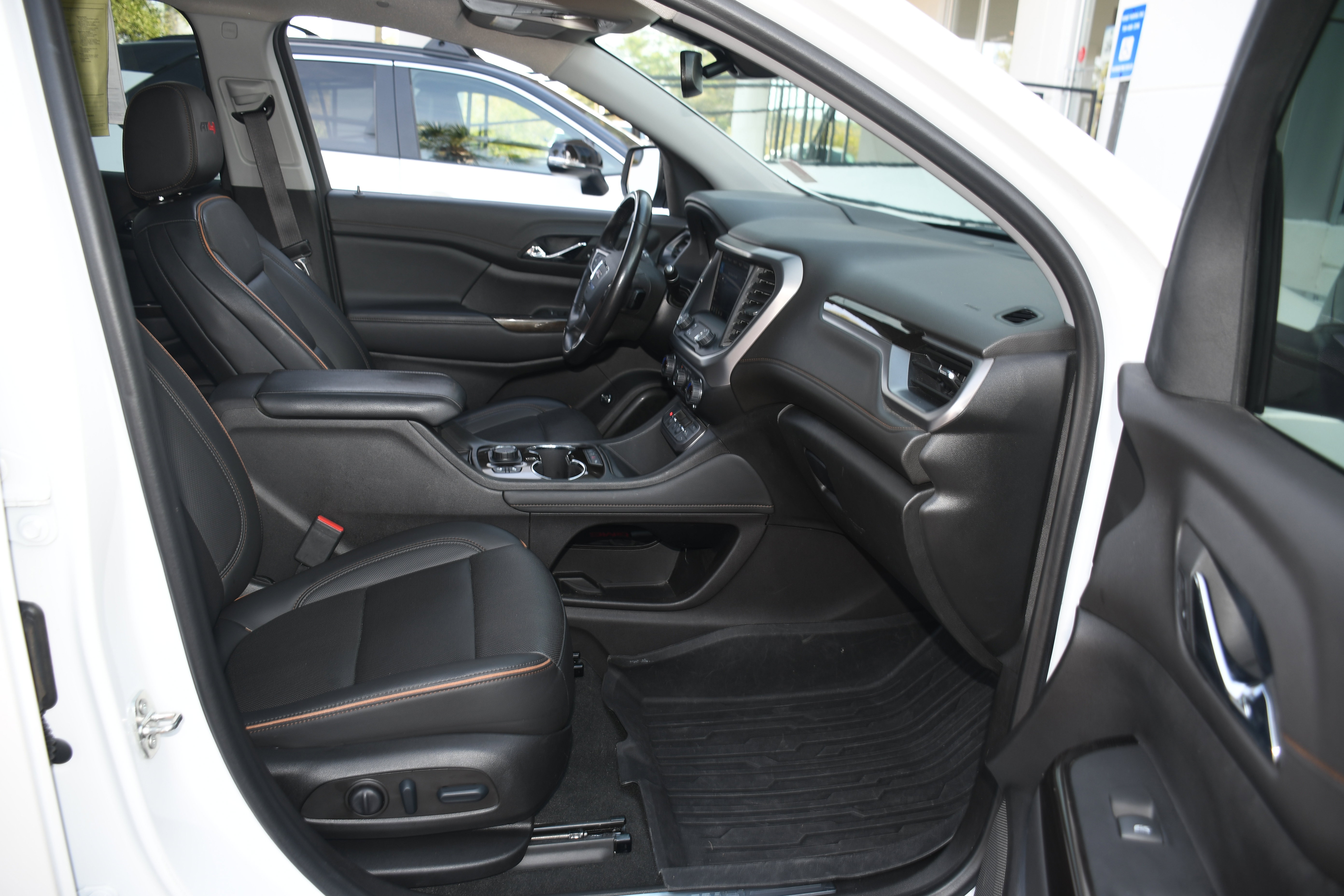 Used 2022 GMC Acadia AT4 w/ Technology Package image 23