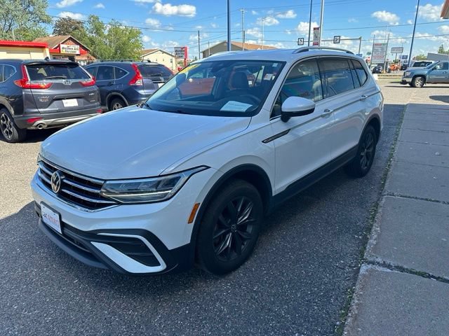 Used 2023 Volkswagen Tiguan SE AWD/4WD image 3