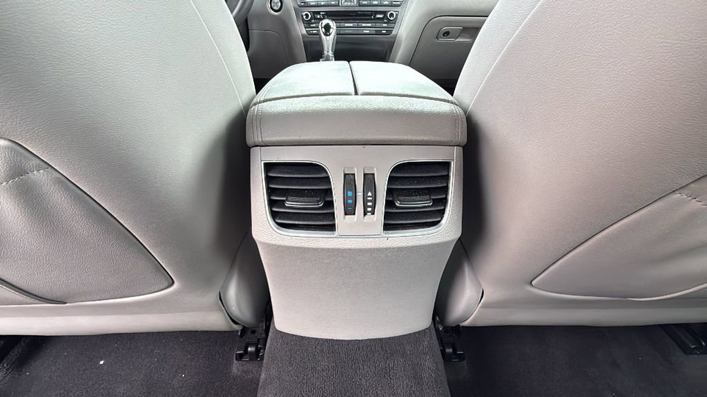 Used 2016 Hyundai Genesis 3.8 RWD image 16