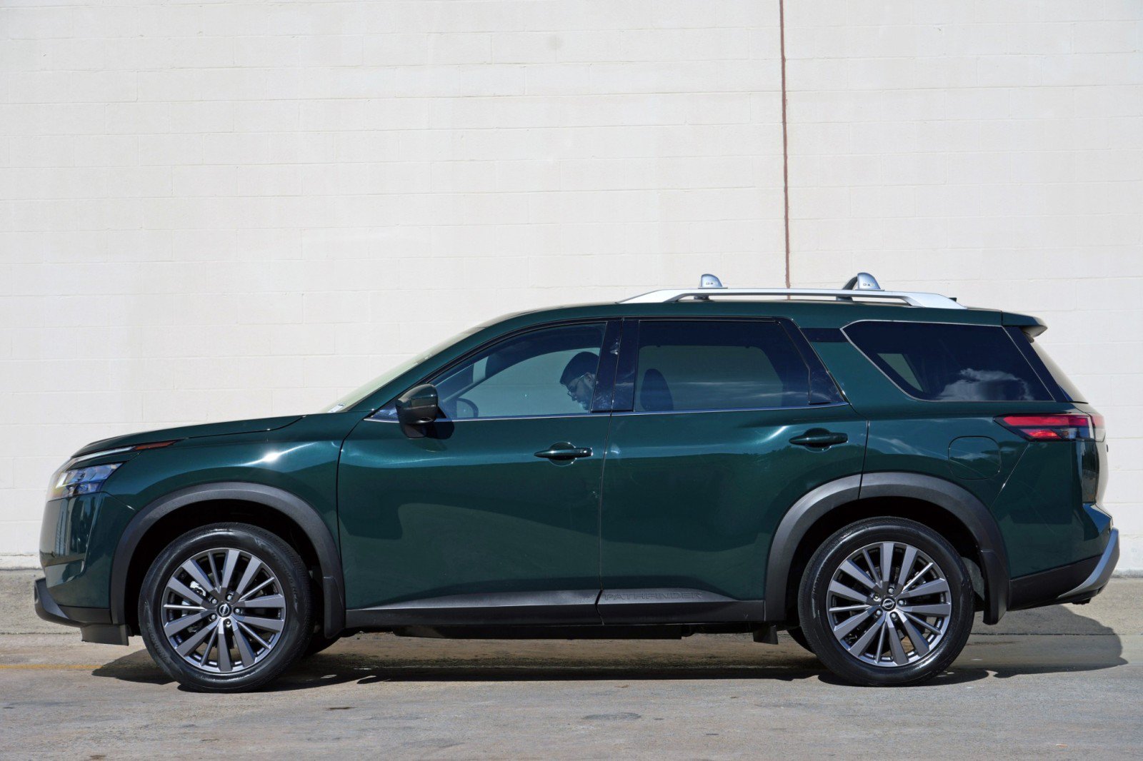 Used 2023 Nissan Pathfinder SL w/ SL Premium Package FWD image 8