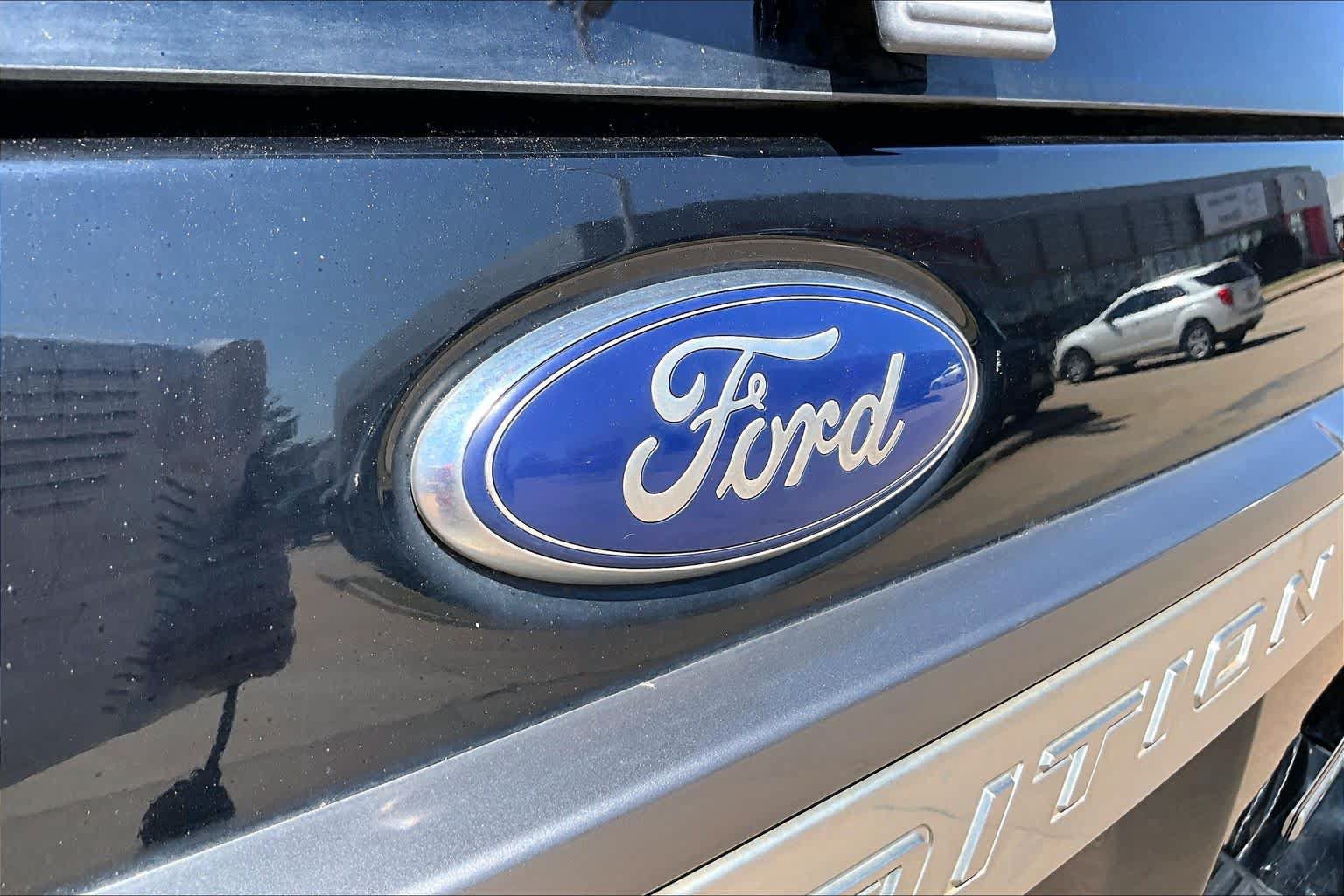 Used 2017 Ford Expedition EL Limited w/ Equipment Group 301A AWD/4WD image 29