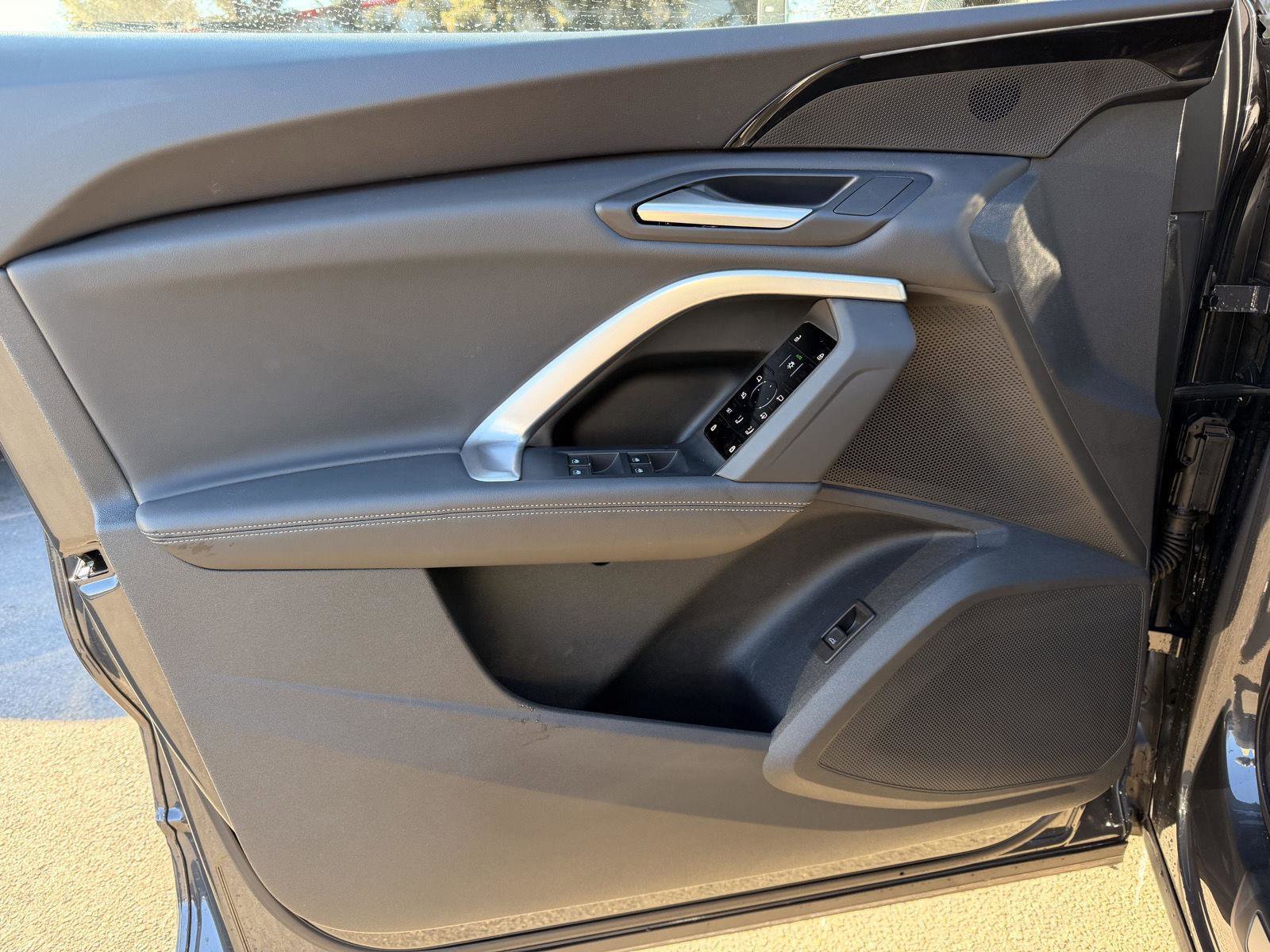 Used 2025 Audi Q5 Premium w/ Convenience Package image 12