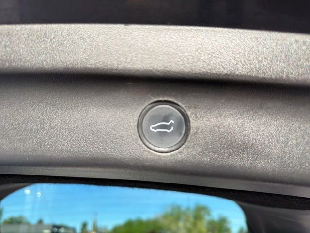 Used 2022 Tesla Model Y Performance AWD/4WD image 9