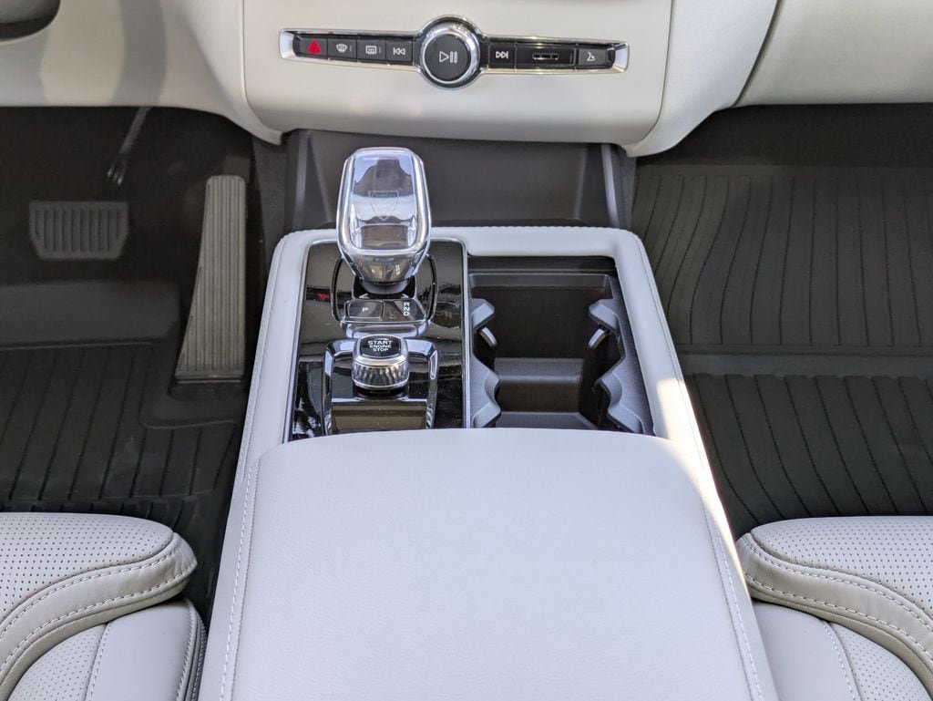 New 2026 Volvo XC90 B6 Ultra w/ Protection Package Premier AWD/4WD image 24