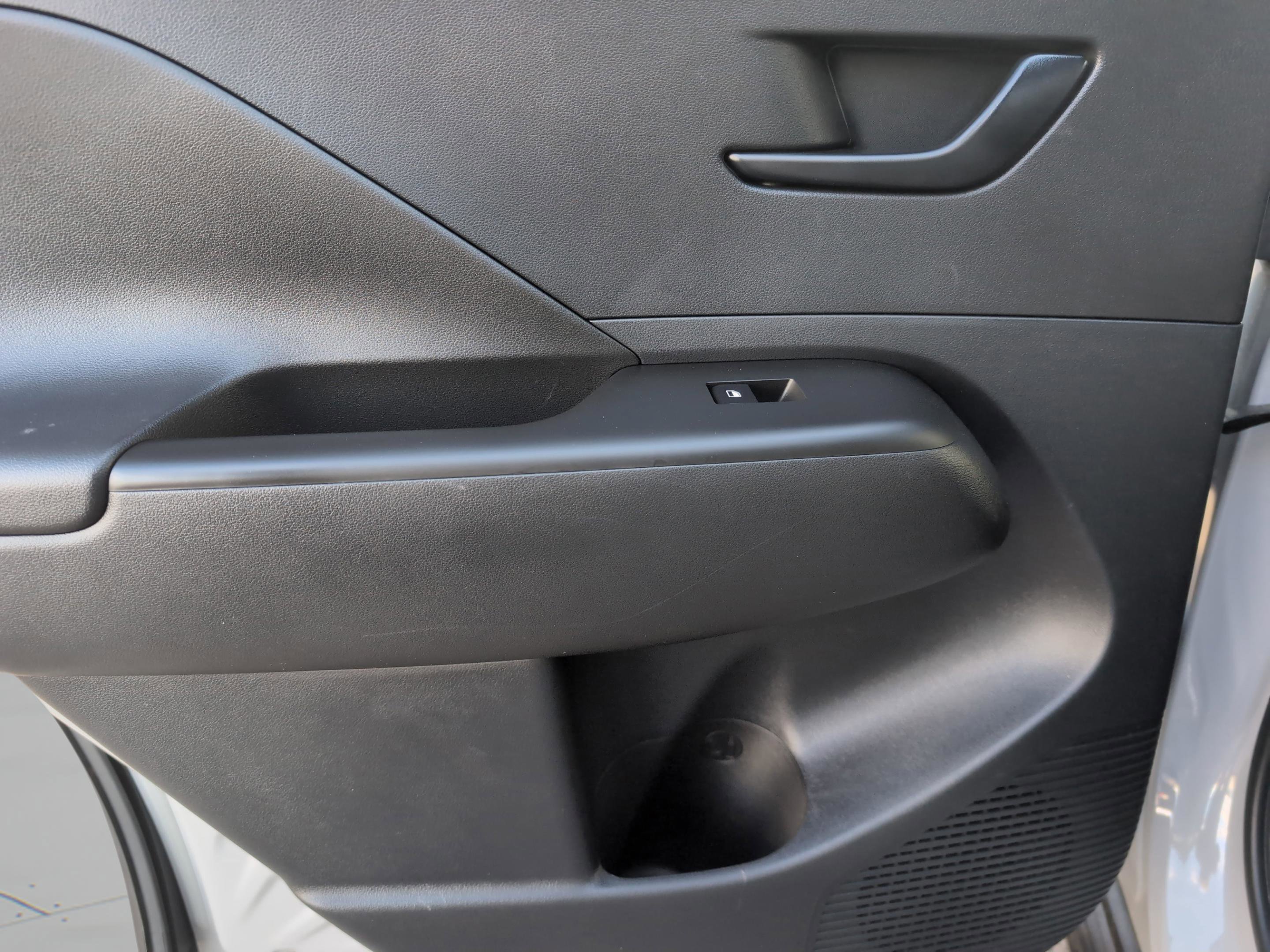 Used 2025 Hyundai Kona SEL image 19