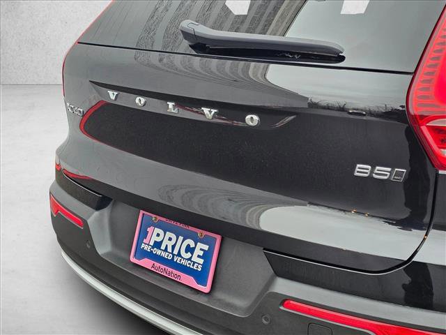Used 2025 Volvo XC40 B5 Plus image 12