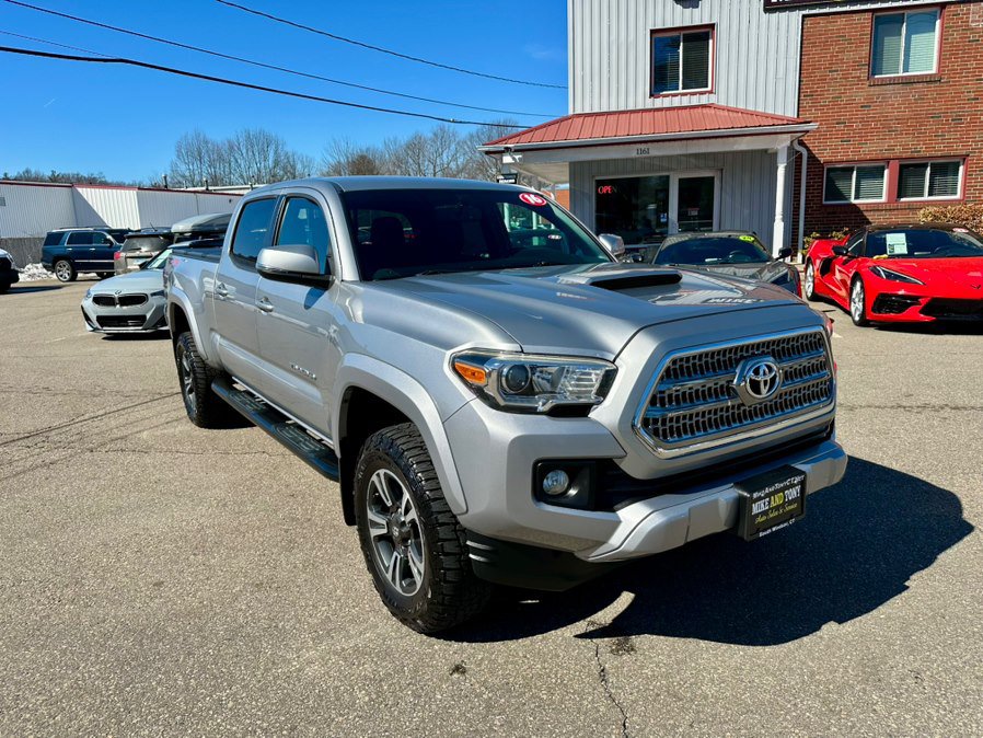 Used 2016 Toyota Tacoma TRD Sport w/ Exterior Package AWD/4WD image 3