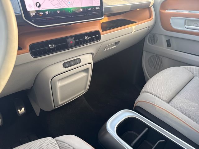 Used 2025 Volkswagen ID. Buzz 1st Edition image 33