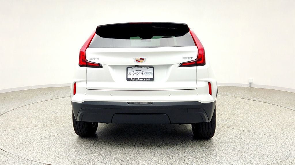 Used 2024 Cadillac XT4 Luxury w/ Cold Weather Package FWD image 6