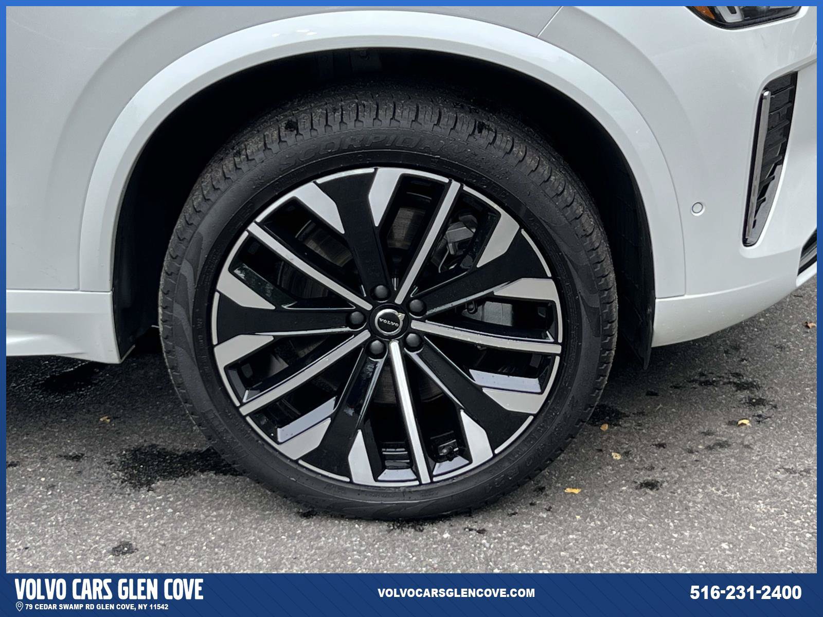 Certified 2025 Volvo XC90 T8 Plus AWD/4WD image 7