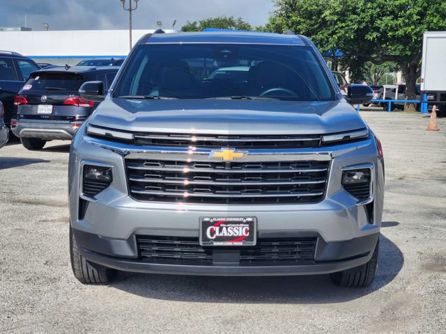 Used 2026 Chevrolet Traverse LT AWD/4WD image 2