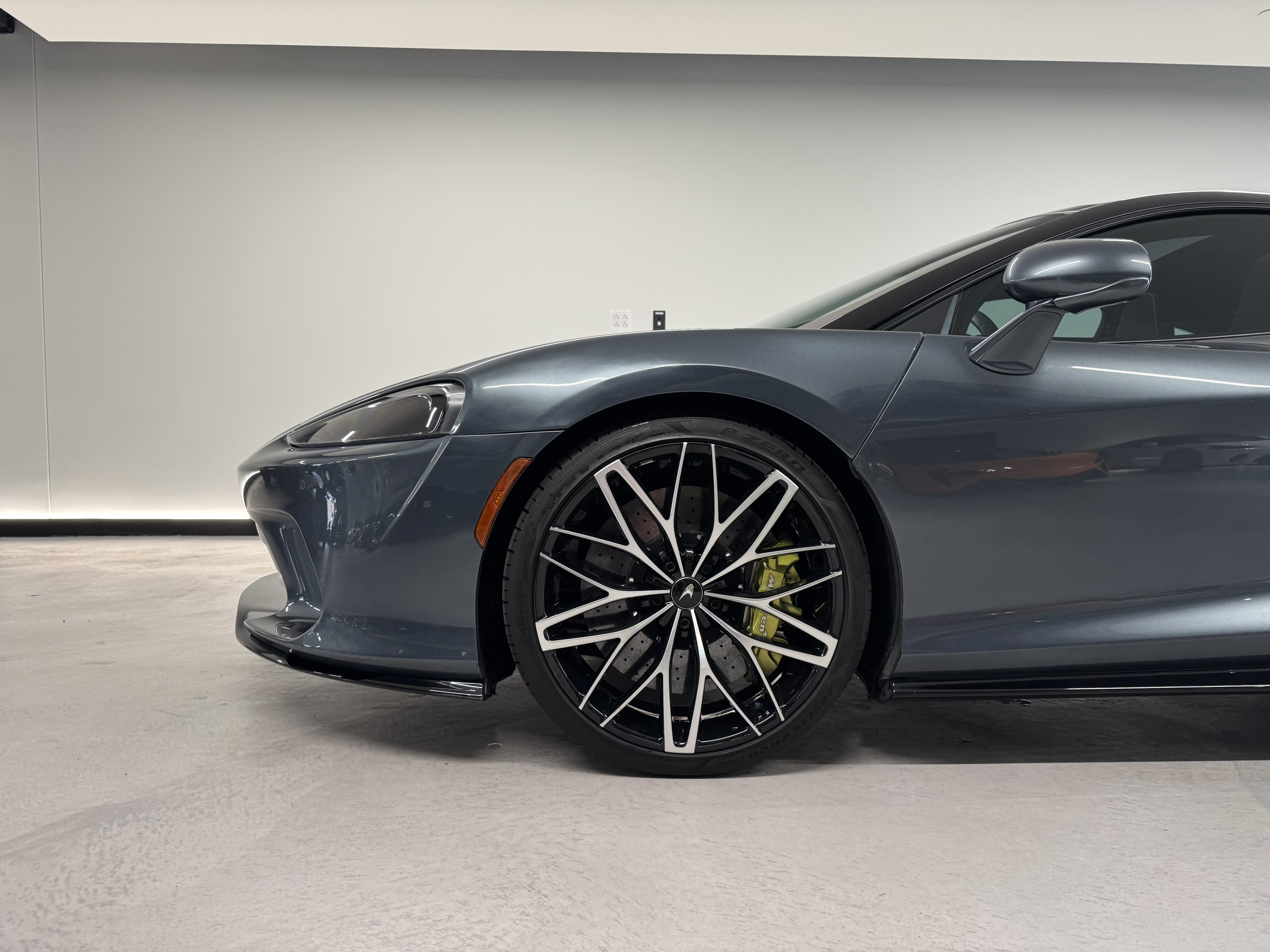 Used 2023 McLaren GT RWD image 8